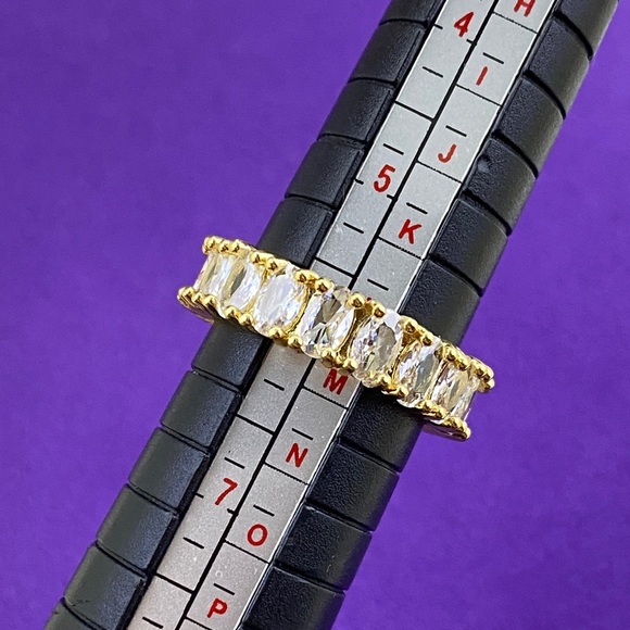 💛 Elegant Gold Plated Oval CZ Eternity Ring - Picture 4 of 5